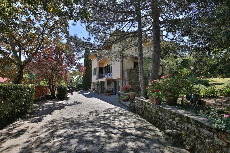 Montebeni – villa moderna con giardino e vista panoramica -  (Rif. 505) - Immobiliare Tedeschi
